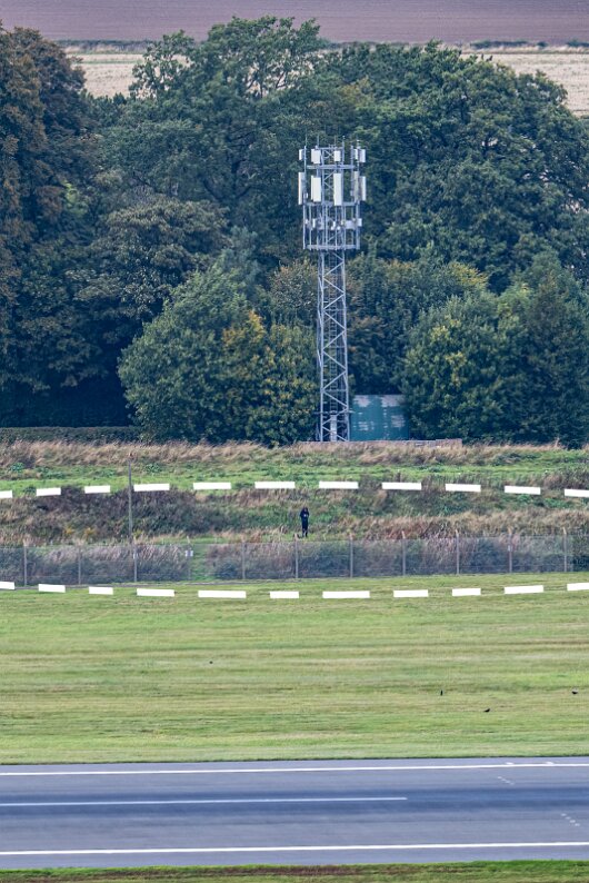 2-Edinburgh-Airport-Location-Of-Photographs