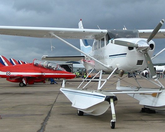 Leuchars-Airshow-2004-G-OLLS-Cessna-T206H-Turbo-Stationair-1-2