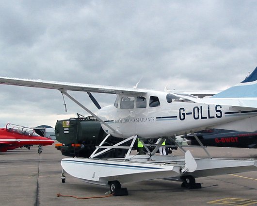Leuchars-Airshow-2004-G-OLLS-Cessna-T206H-Turbo-Stationair-1-4