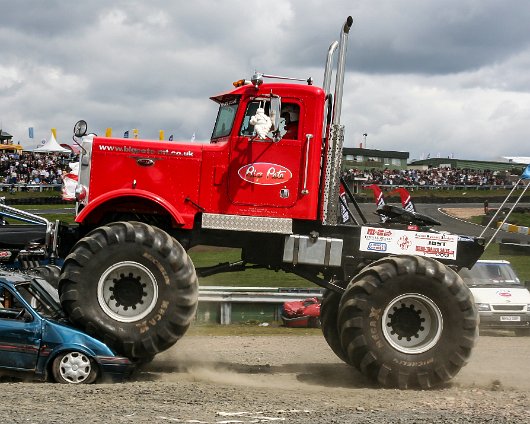 Knockhill-Monster-Trucks-2006-05-13-15