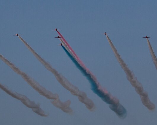 Edinburgh-Airport-Red-Arrows-1