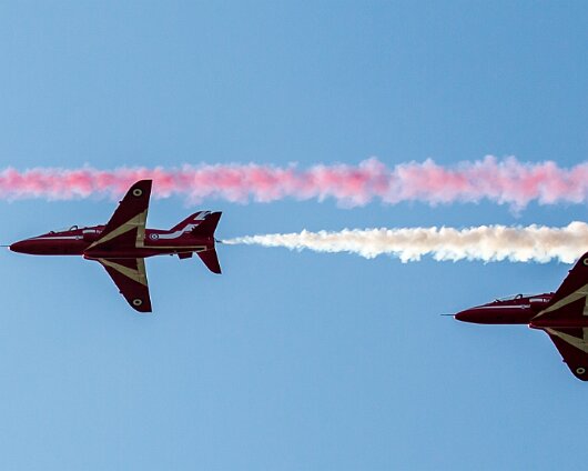 Edinburgh-Airport-Red-Arrows-10