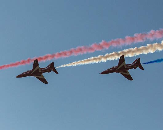 Edinburgh-Airport-Red-Arrows-11