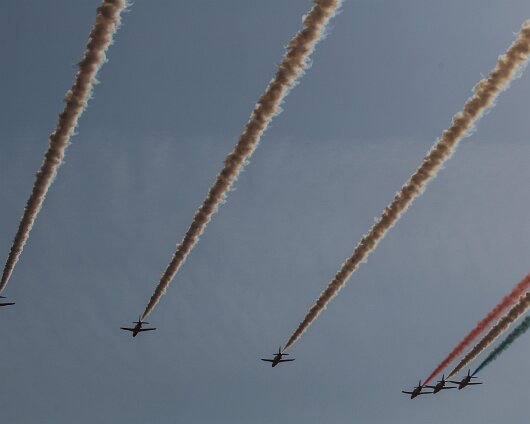 Edinburgh-Airport-Red-Arrows-16