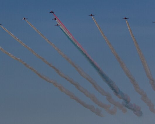 Edinburgh-Airport-Red-Arrows-2