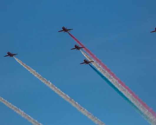 Edinburgh-Airport-Red-Arrows-4