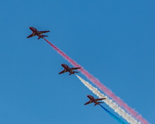 Edinburgh-Airport-Red-Arrows-6