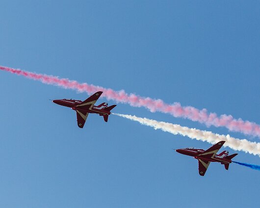 Edinburgh-Airport-Red-Arrows-9