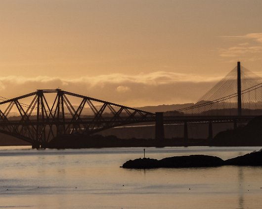 Bridges-Crossing-River-Forth-at-Queensferry-15