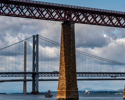 Bridges-Crossing-River-Forth-at-Queensferry-3