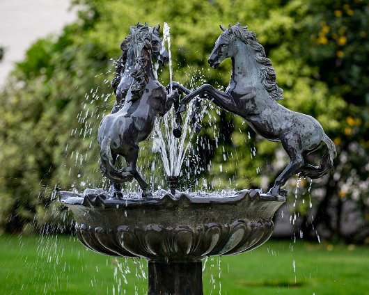 Horse-Racing-Misc-Ayr-Racecourse-Fountain