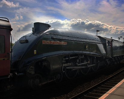 Union-of-South-Africa-at-Dunfermline-Station-2009-1
