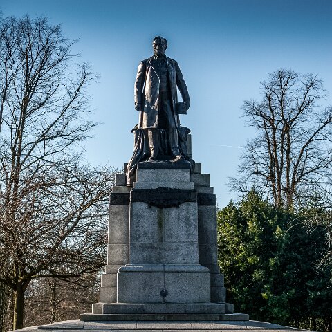 Dunfermline-Andrew-Carnegie-Statue-2