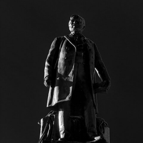 Dunfermline-Andrew-Carnegie-Statue-3