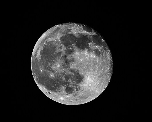 Moon-2015-04-25