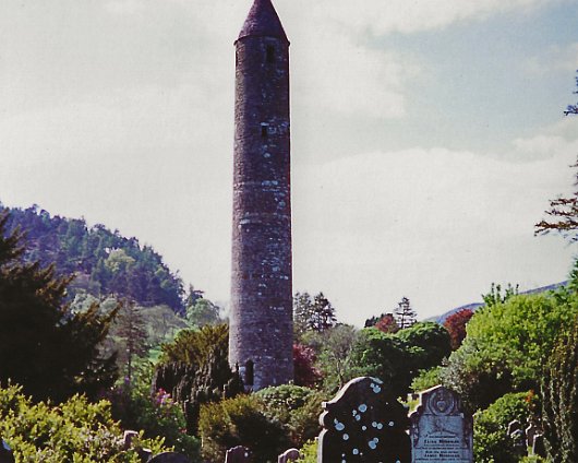 Dublin-Round-Tower-at-Glendalough