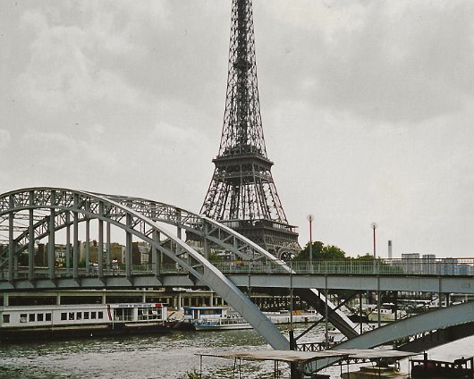 Paris-La-tour-Eiffel-1