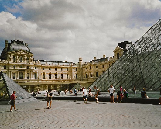 Paris-Musee-du-Louvre-1
