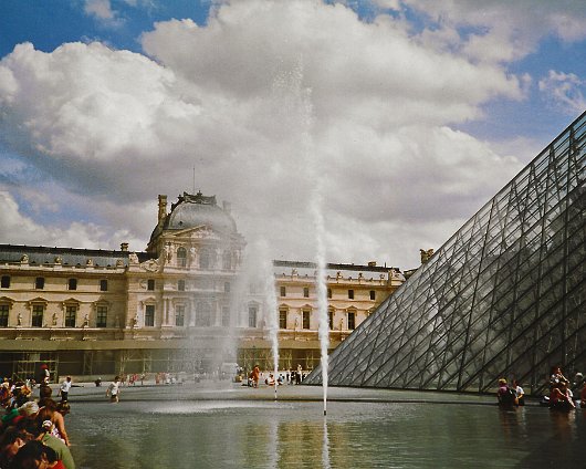 Paris-Musee-du-Louvre-2