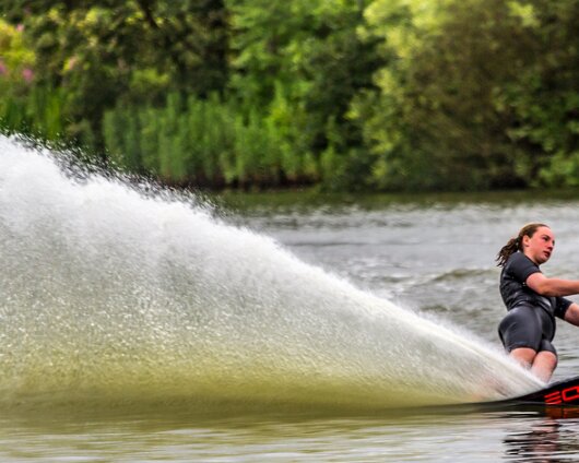 Waterskiing-Townhill-Loch-2