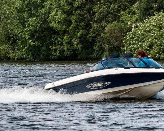 Waterskiing-Townhill-Loch-1
