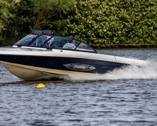 Waterskiing-Townhill-Loch-1
