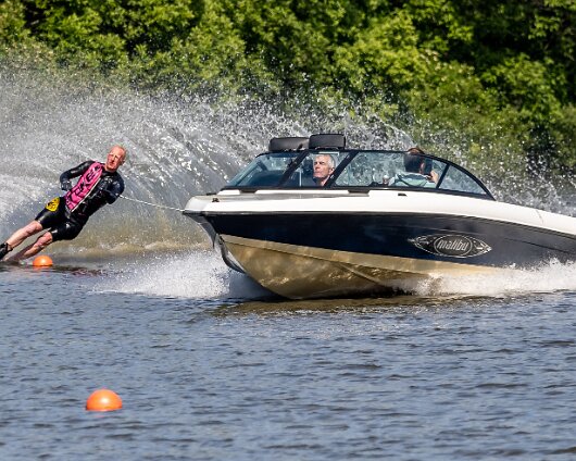 Waterskiing-Townhill-Loch-4