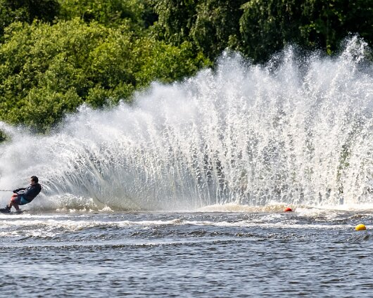 Waterskiing-Townhill-Loch-1