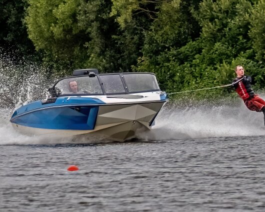 Waterskiing-Townhill-Loch-13