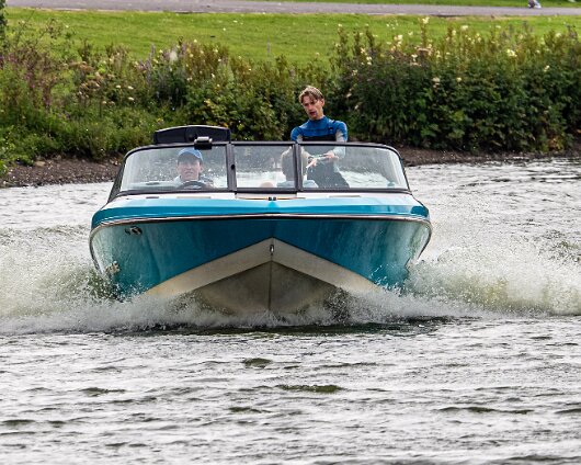 Waterskiing-Townhill-Loch-1