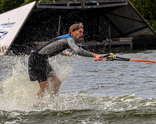 Waterskiing-Townhill-Loch-13