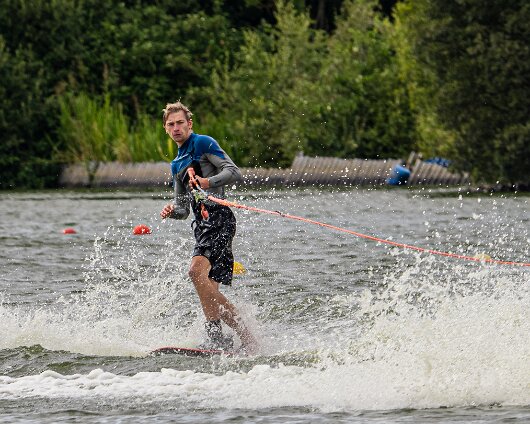 Waterskiing-Townhill-Loch-3